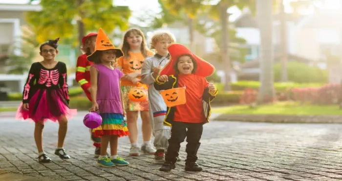 4 trick-or-treating tips to keep your children safe and happy